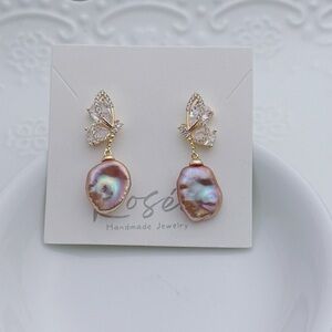 26E149 Handmade Petal Freshwater Baroque Butterfly Dangling Earrings
